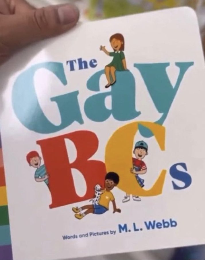 #PEEP: Father Pissed OFF After Finding A Children’s Book teaching Kids About LGBTQ Community Inside Book Store.