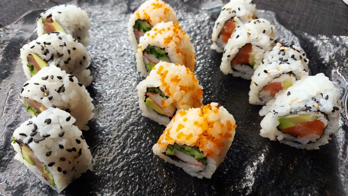 comocomodiadia's tweet image. ... segundos #aelegir... combo de #rolls/ #fideos japoneses... #menudeldia #osakarestaurant  #comocomodiadia