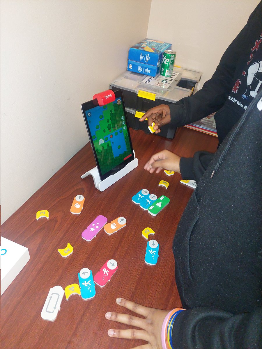 ScurryNHurry's tweet photo. The 6th grade Ss said, "This will be easy. We used  @PlayOsmo in 3rd grade." Coding Awbie wasn't as easy as they thought. 😊 https://t.co/unp5He78uA