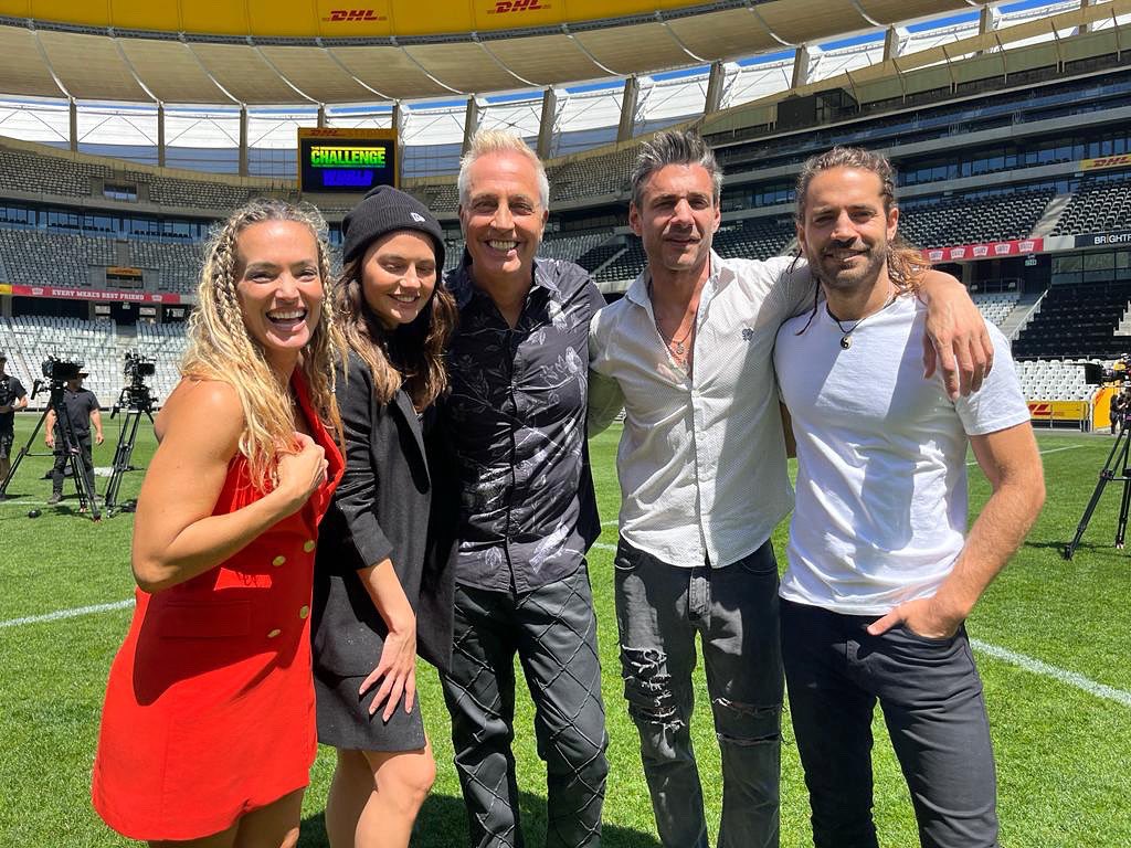 Con los 4 argentinos en el Mundial de #TheChallenge que se lanzo hoy en todo el mundo por @paramountplus . Sol Pérez la ganadora esta en Gran Hermano y no podía viajar por tanto tiempo a Sudáfrica. @sofijuok @alfonsobenja @claualbertario @rodrigocascon @paramountplusar