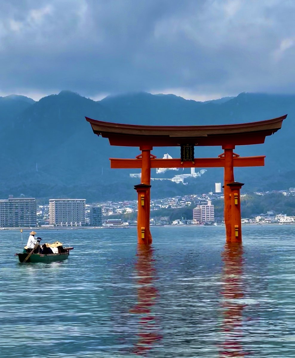 house_finland's tweet photo. 日本 VLOG episode 3
One of the beautifullest place I've been
今までで一番綺麗なところでした、厳島神社 
⬇️⬇️⬇️ #backtojapan #explorejapan #visitjapan
https://t.co/RvUkqAETSH https://t.co/ESQQEkblzb