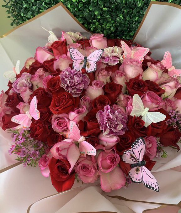 yeterbebiktik's tweet image. kelebekli güller asık oldum