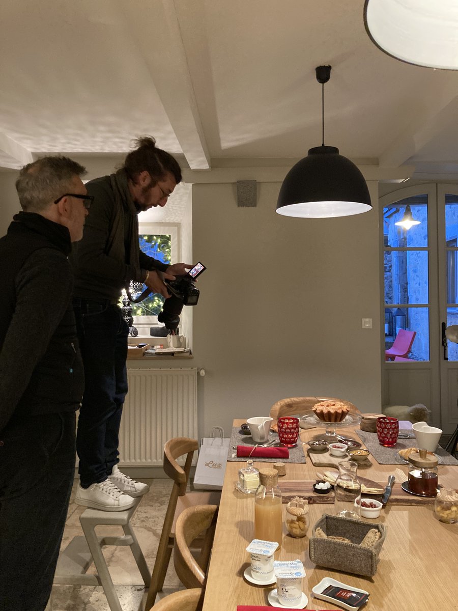 La journaliste Barbara Divry et le photographe David Duchon-Doris sont venus cette semaine pour un reportage diffusé dans le magazine Art &amp; Décoration en janvier 2024. Une belle opportunité de communiquer sur une sélection de balades, d'adresses gourmandes et de nids douillets !