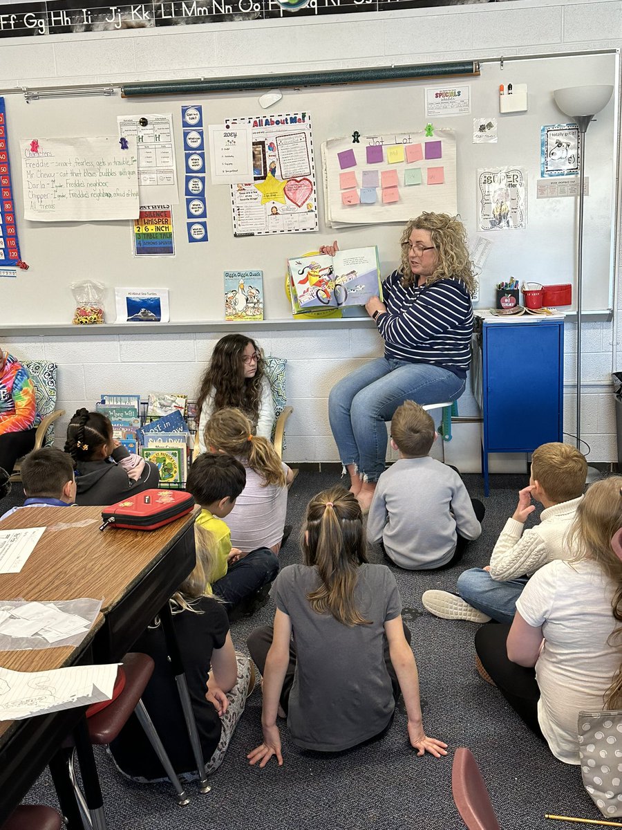 mrskhantz's tweet photo. Thank you Mrs. Montijo for being our guest reader.@SLCSSalem https://t.co/Rf2xGIo2Qg