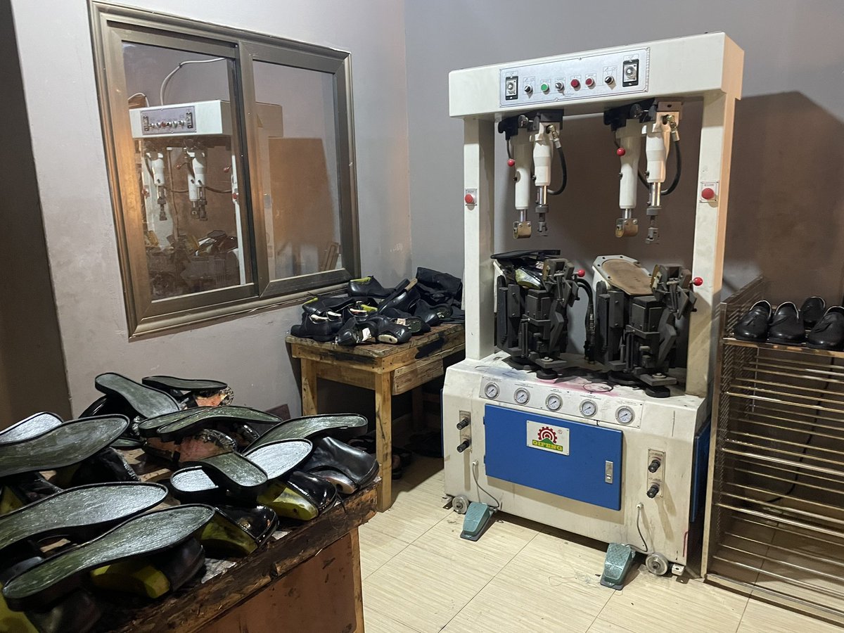 KobbyKyei_'s tweet image. Very excited engaging with some Ghanaian youth who’re into their own “MADE IN GHANA BUSINESS” BTS

#TheBlogger #GhanaMonth 🇬🇭 #GhanaYouth