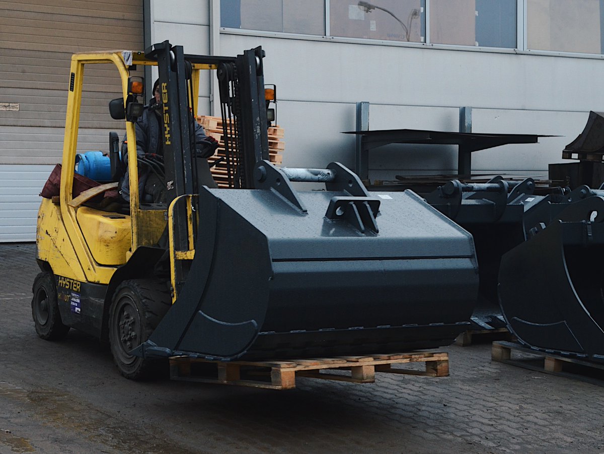 buckets_hydro's tweet photo. On the way to... 😊

#hydroinstal #hydroinstalostroleka #poland #excavator #excavatorbucket #excavating #miningequipment #equipment #heavyequipment #gradingbucket #excavatorattachments #mining #grävmaskin #rivare #rippers #maskinförare #grävskopa https://t.co/ALYfB4NvNE