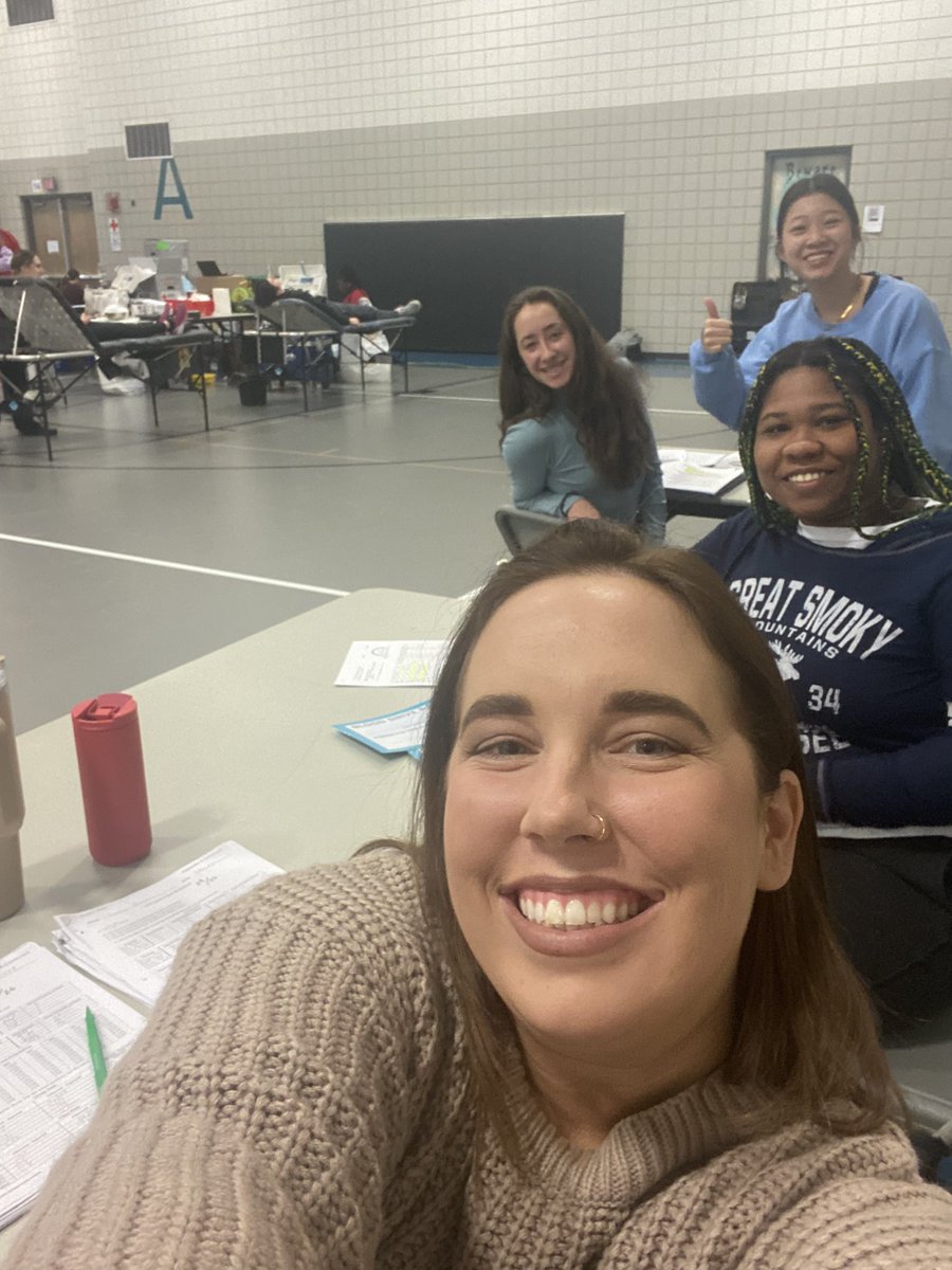 bzbridavis's tweet photo. Club Biomed hosting the blood drive at WKHS! These kids and the generous donors are saving lives today ❤️🐾 #itsworthit #clubbiomed @Brooke_Carter10 https://t.co/JJTMgypfV9