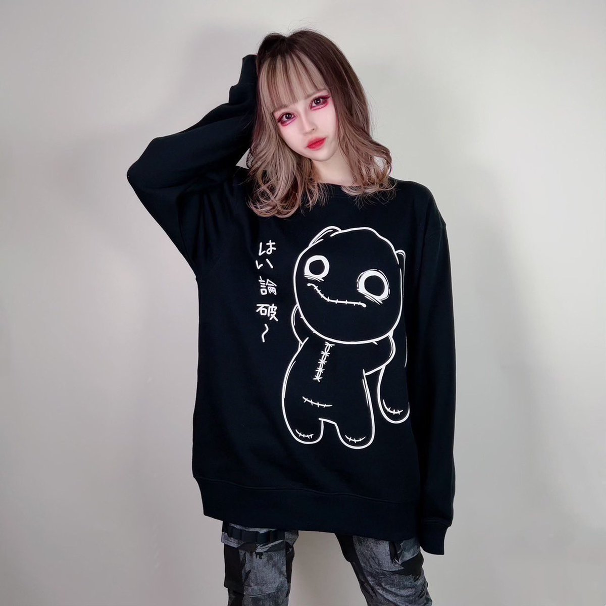 NieR_tokyo's tweet photo. 🎁本日〆切プレゼント企画🎁

こちらの当店オリジナル商品を

🎁3名様にプレゼント🎁

ユニセックスアイテムです🐰

◼応募方法
フォロー(@NieR_tokyo) &amp; RT
◼締切〆  本日24時

※鍵垢の方も対象内です。

是非ご参加ください🙇‍♂️🙇‍♀️ https://t.co/g2FdA7489Y