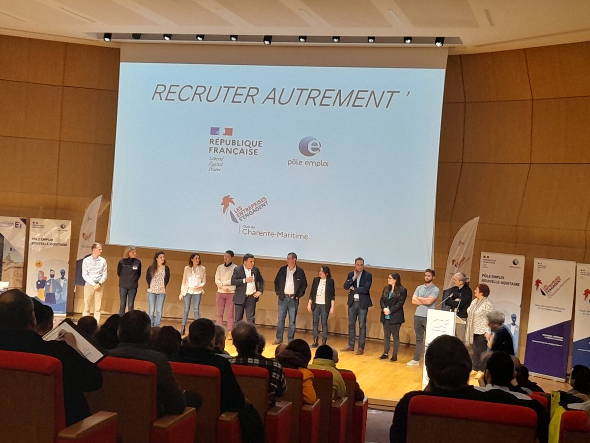 En direct de l'auditorium du Crédit Agricole La Rochelle Lagord :
Job dating inversé 
12 employeurs pitchent pour vendre les postes de leur entreprise auprès d'une centaine de demandeurs d'emploi
@LaCL2E @poleemploi_NA