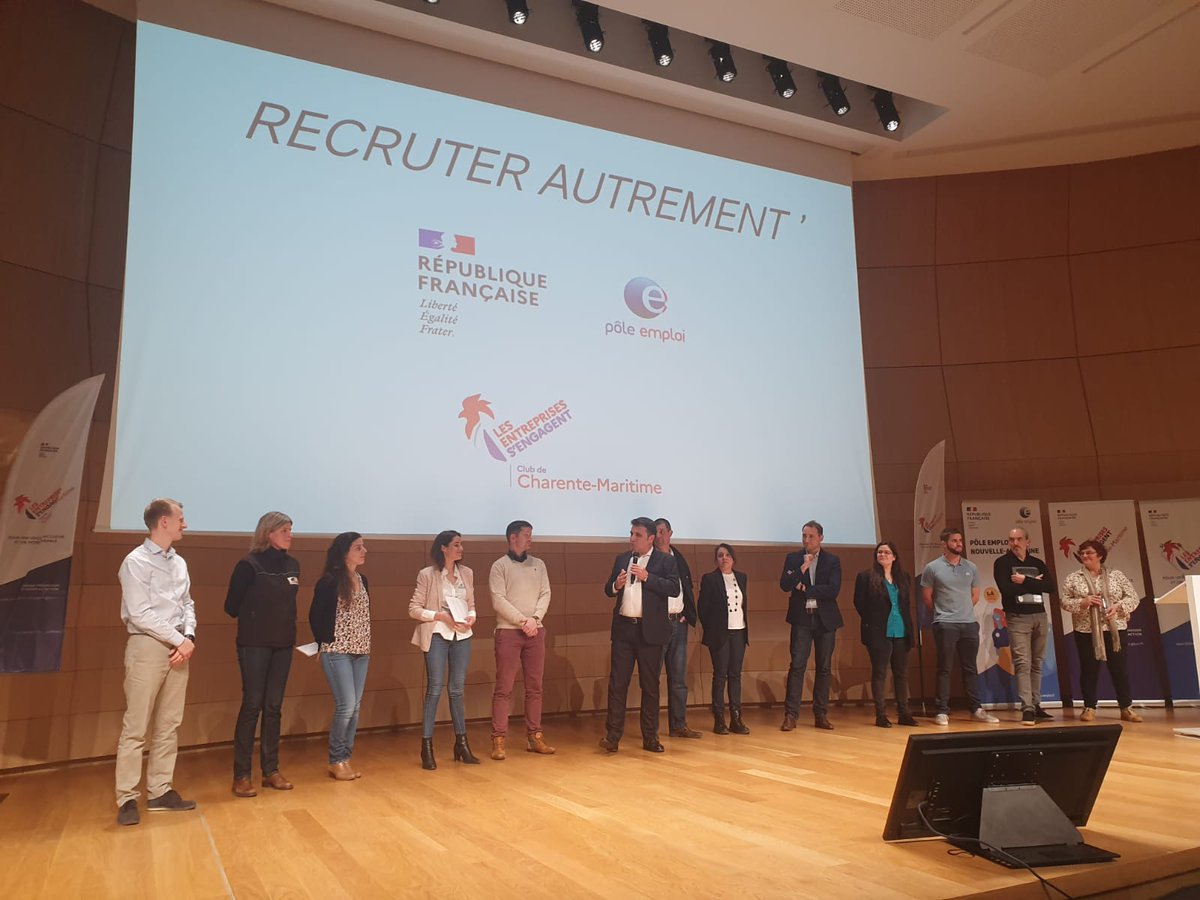 [#RecrutementInnovant] Le job dating inversé se lance à Lagord ! 1⃣2⃣ recruteurs se présentent aux candidats avant d'échanger ensemble sur les différents stands du forum. Ce sont les candidats qui recrutent les entreprises. #emploi #AvecPôleEmploi