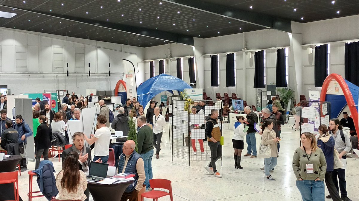 👍+ 340 visiteurs à la place de l'emploi cette après-midi avec des stands spécifiques Contrat d'Engagement Jeune entre autre