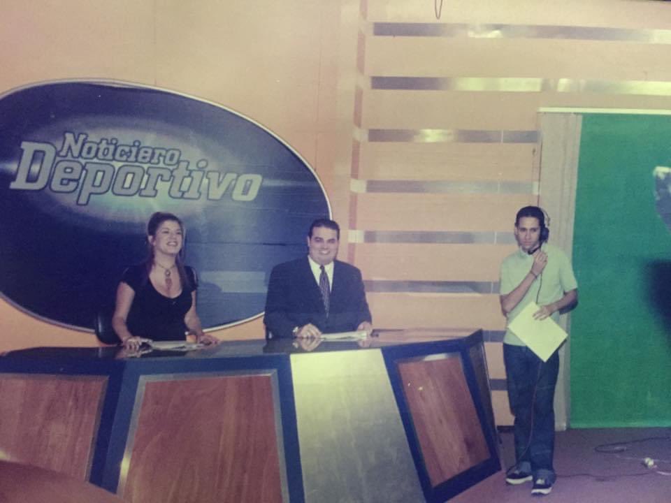 Hoy tenía que cumplir 55 años Gustavo Köhn. Bajo la gerencia de <a href="/PaloRubin/">Palo</a> fue el primer jefe que me consiguió un sueldo cuando llevaba 2 años y medio de pasantía en <a href="/trecepy/">TRECE</a> Extraño cuando comía pizza al aire, editar con él Deportes.Kohn en Umatic y todas sus enseñanzas. 🐻🎉