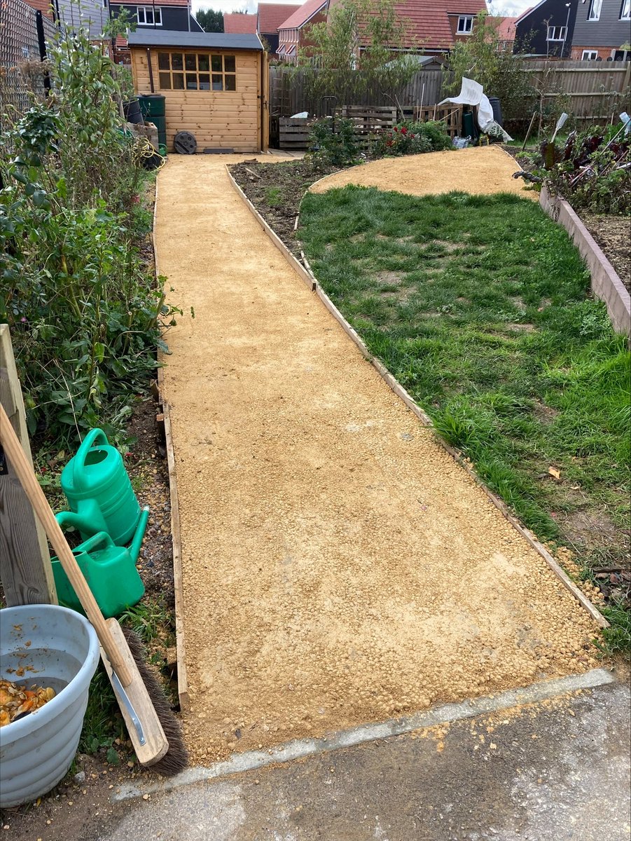 ProbationSC's tweet photo. Check out these before and after photos of a community payback project at a garden in South Oxfordshire! The hard work of people on probation has transformed this space into a more welcoming, inclusive and safer place for the local community. 🧵#communitypayback #gardening https://t.co/YKpQC9O4NC