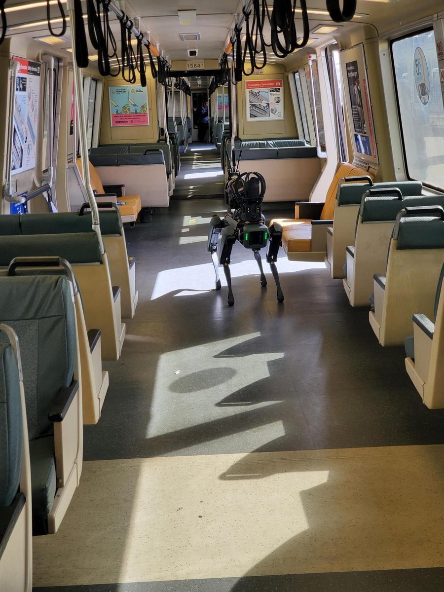 PSWaveRelay's tweet image. @BostonDynamics showcased their #SpotRobot using the #WaveRelay network during an emergency management exercise. We provided a reliable connection to #SPOT so SPOT can help first responders safely assess and de-escalate tense or hazardous situations at a distance.