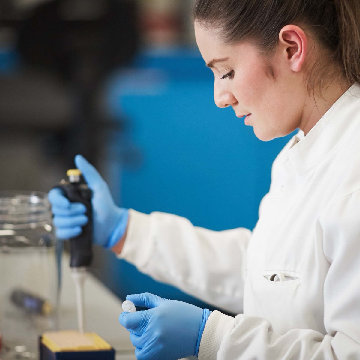 HealthCareersUK's tweet photo. ✅ Interest in STEM and healthcare? 
✅ Want to make a difference? 
✅ Different training routes?

Healthcare Science Week 2023 starts 13 March. Discover the 50 healthcare science careers and find the one for you. 

👩‍🔬👨‍🔧👩‍💻🧪🧫🥼 

https://t.co/EFk2fkAilS

#HCSW2023 #NCW2023 https://t.co/7CLxvc3qaL