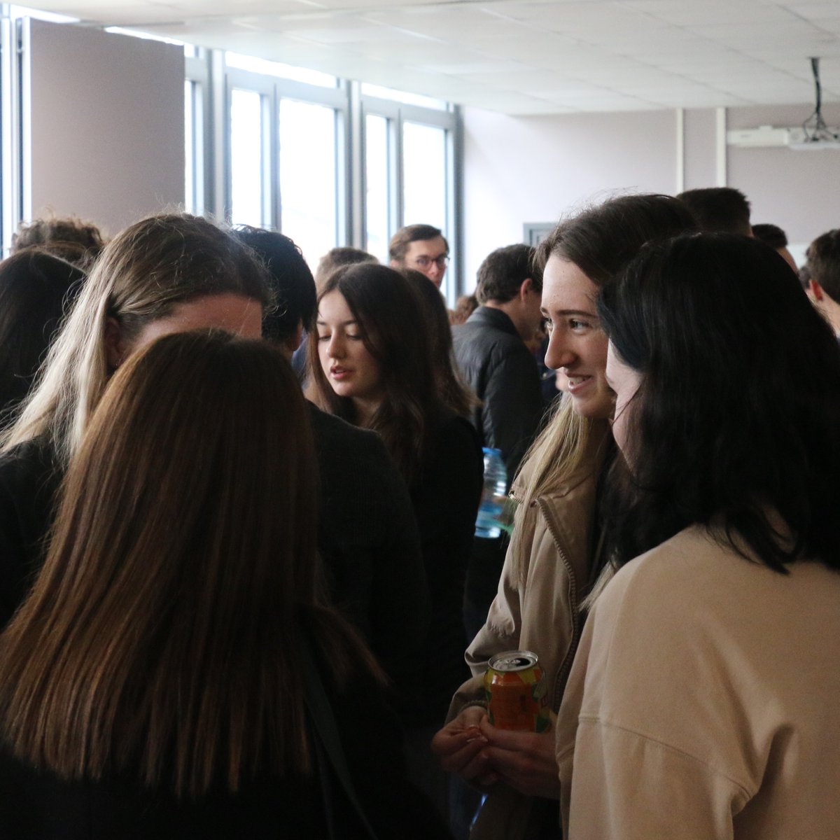 IUTdeLens's tweet image. 🌎 SEMAINE INTERNATIONALE : Day 4. Jour 4. 🌎

Retour en images sur cette quatrième journée de la semaine internationale, marquée par un Café des Langues géant. ☕️

L'occasion pour tout le monde de partager un moment convivial d'échanges sur nos différentes langues et cultures.