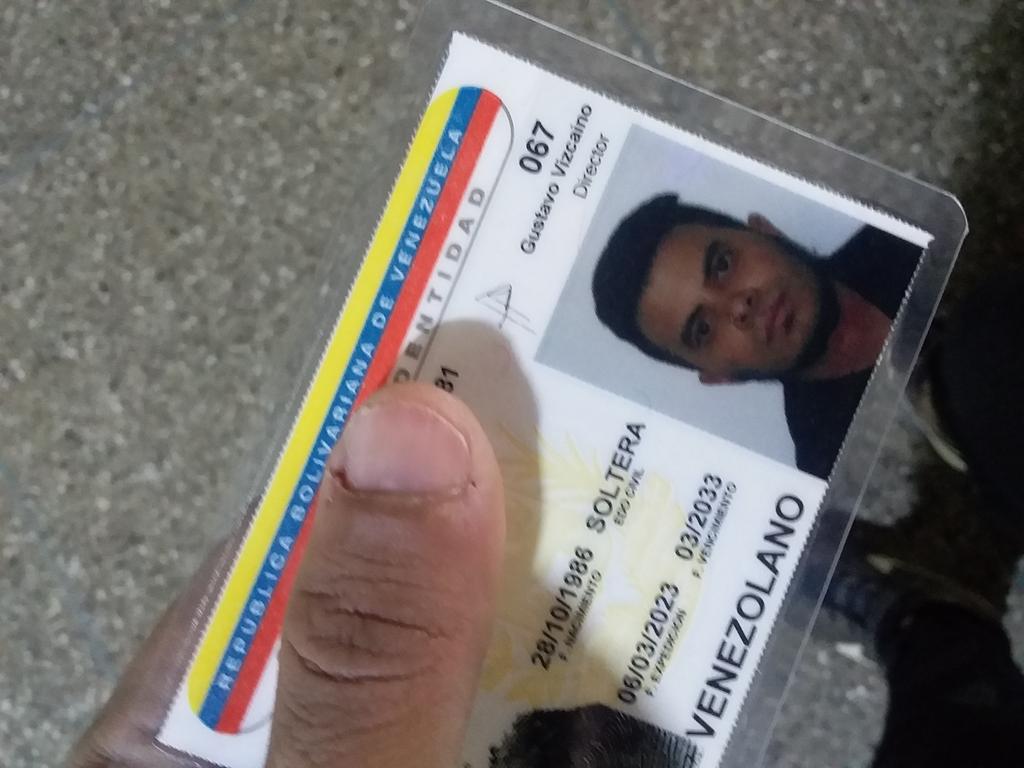 elmenestron86's tweet photo. Bueno llego el dia. Hace poco sali del saime de parque central con el documento impreso! Son batallas que se ganan alzando la voz y defendiendo nuestros derechos #IdentidadTrans #MiNombreMiCedula #TransVenezuela https://t.co/KqInC1CRZi