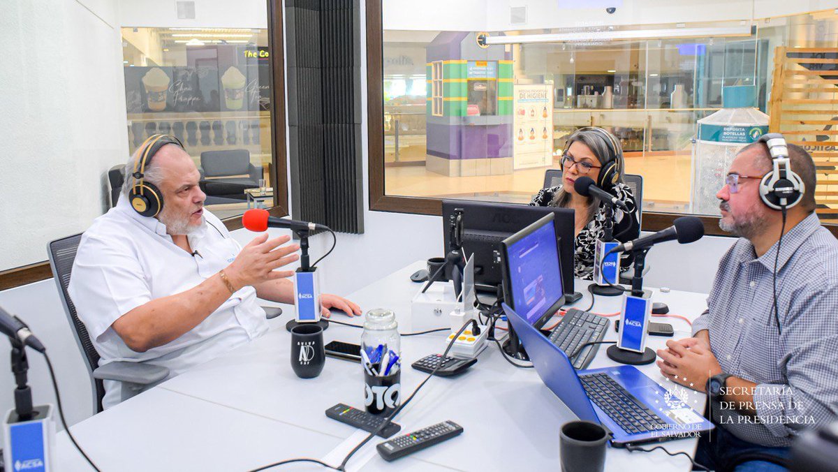 SecPrensaSV's tweet image. #ApoyoALasMYPES | &quot;Tenemos, gracias al Presidente @nayibbukele, dos fideicomisos; uno que se llama #FECAMYPE, con el @BHElSalvador; el otro es #PROGAMYPE, con @BANDESAL&quot;: Presidente de @CONAMYPESV, @PaulDSteiner. #SecretaríaDePrensa