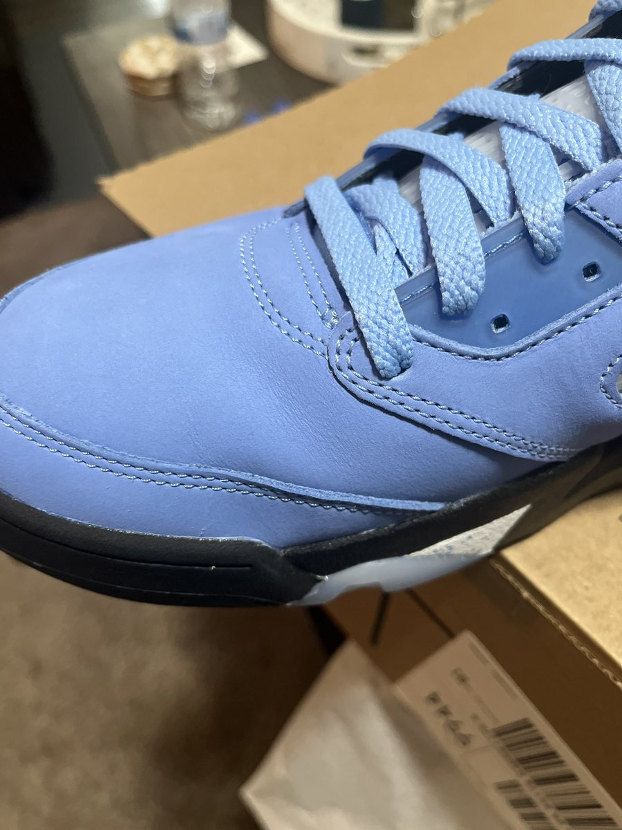 MrSheeessshhh's tweet photo. @SnkrsStock Did any one have any QC problems with the unc 5s cause mine came in F’d up https://t.co/B8y06AOtsH