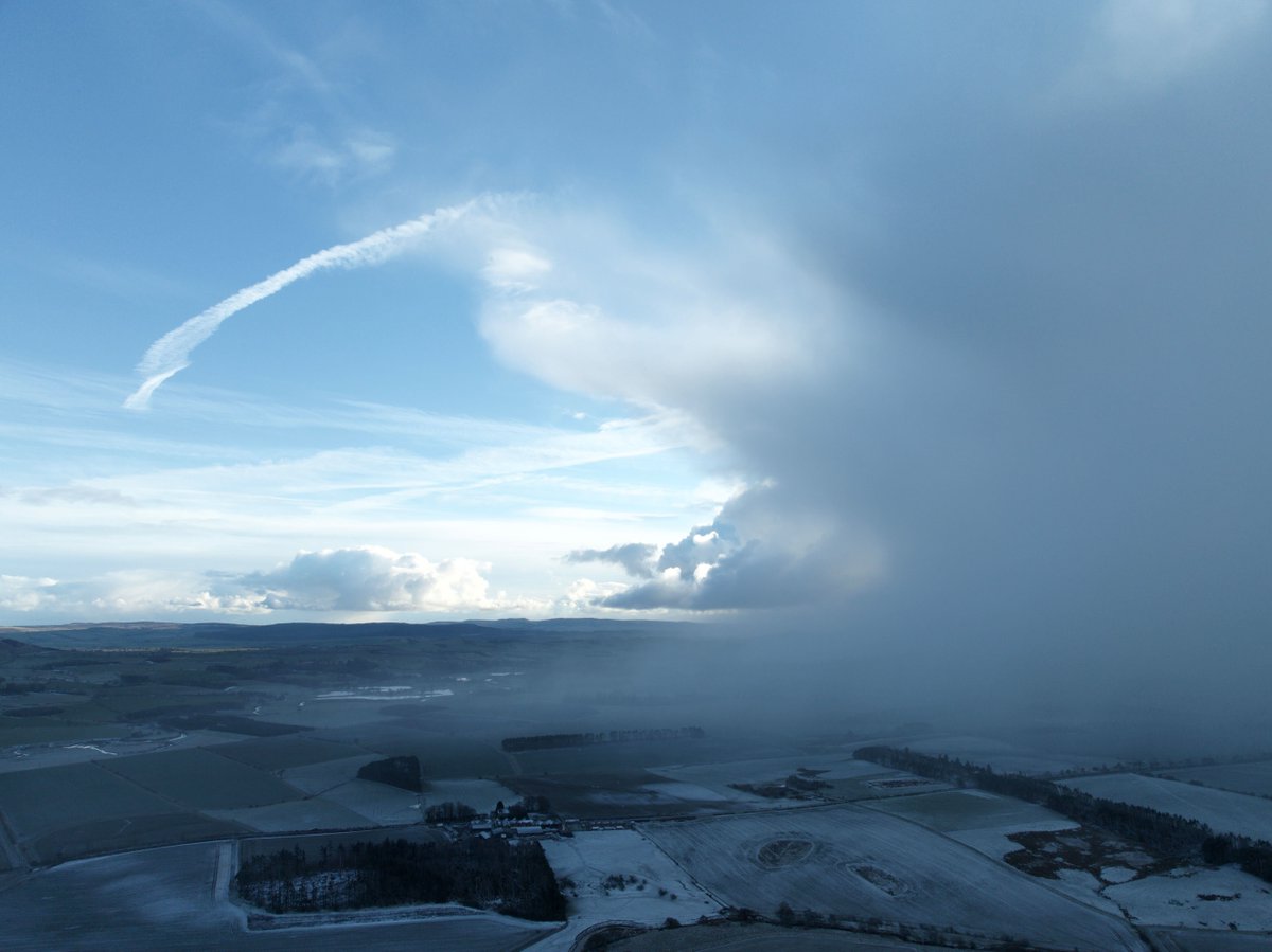 skippyfarm's tweet photo. Snow rolling in over Northumberland #droneag #skippyscout #agriculture https://t.co/oOK159ZLAb