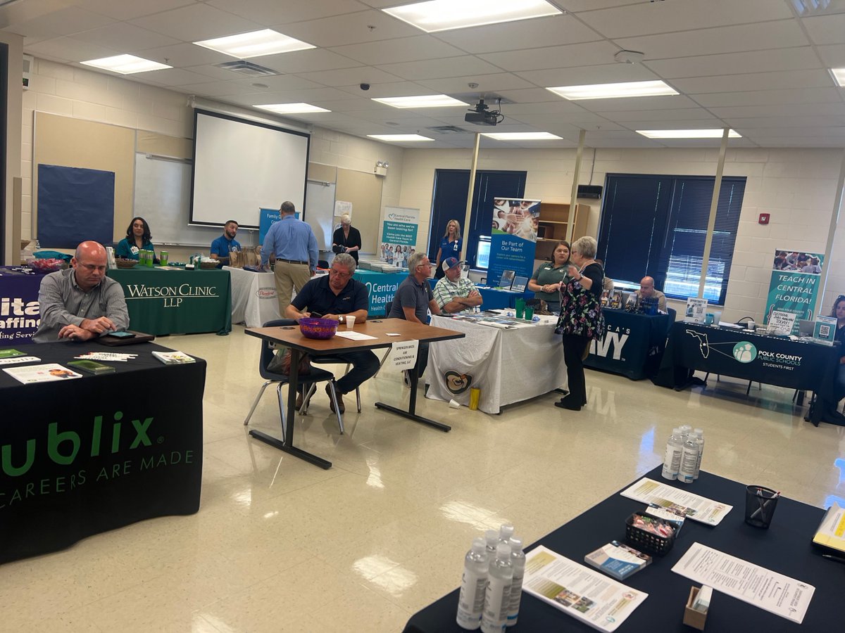 PcpsRecruitment's tweet photo. The @PolkSchoolsNews  Recruitment Team is at @RidgeTechColleg for their Open House! Come see @ChristiHolby to learn about the different positions open! #hvacc #networkmanagers #facilities #HIRINGNOW https://t.co/SRQKg24icH