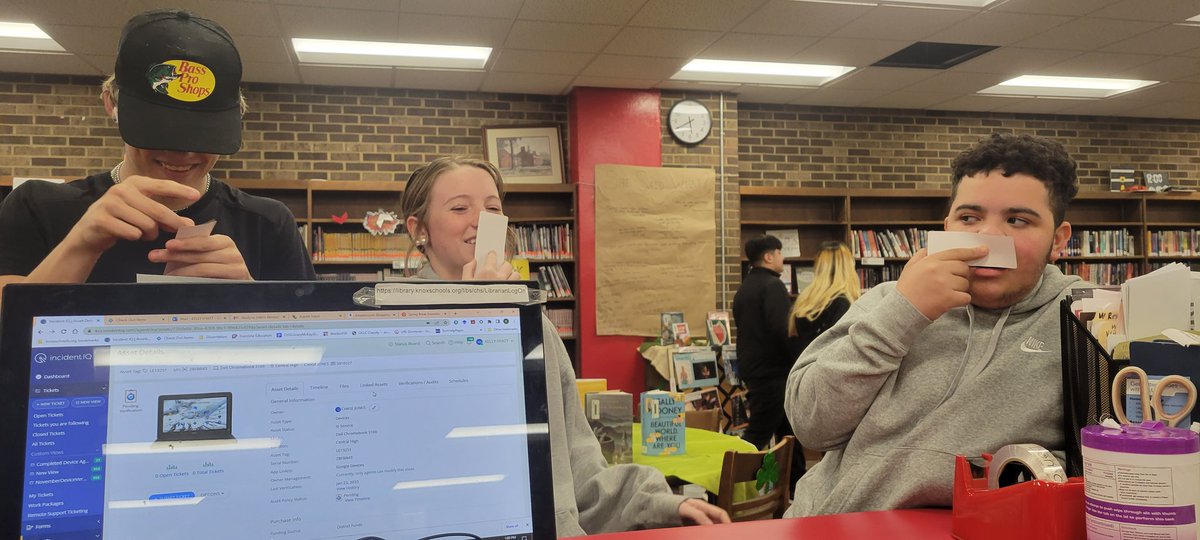 KnoxCHSLibrary tweet media