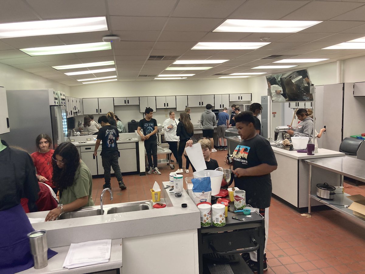 It’s pure collaboration at the baking station🍪Dunnellon Middle School’s Culinary Arts students are baking cookies &amp; brownies as they focus on measuring skills, collaborative problem solving &amp; creativity.  Thank you Chef Saucerman for running an awesome program! <a href="/DMSTIGERTWEETS/">Dunnellon Middle School</a>