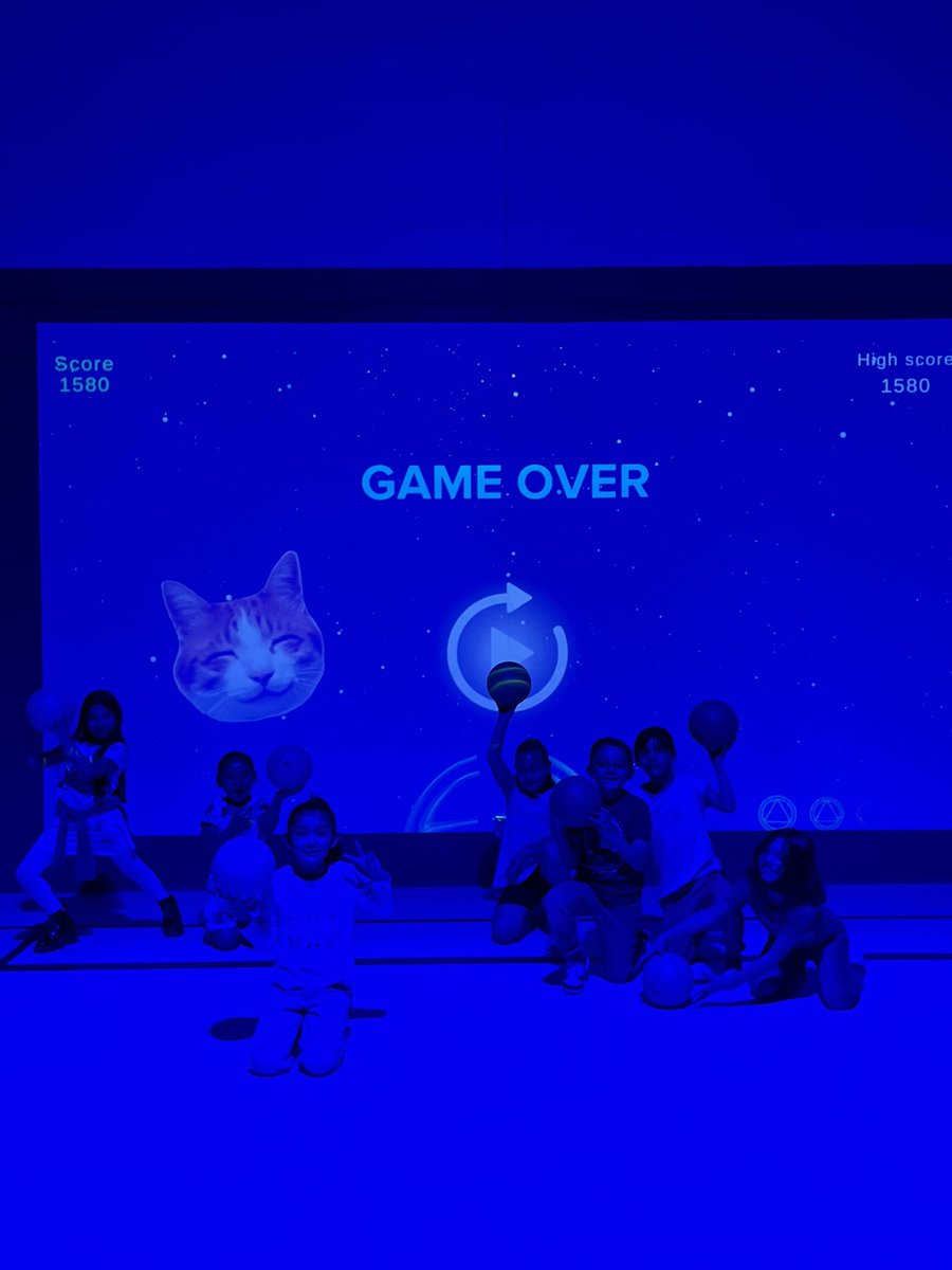CBorrego_PHHS's tweet photo. Lรผ Camp still going strong ๐ช๐ฝ Check out our cubs getting the high score using their throwing and aiming skills ๐ฅ #Luinteractiveplayground #Lรผ #HomeGrown #galactic #technology https://t.co/ATDS07iu0I