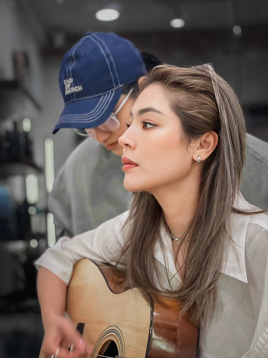 malisorn00's tweet photo. ถ้าเดือนมีนายังไม่มีใคร มีใจไหม จะได้มีกัน🎸☺️😳 #ฝ้ายสุภาพร  #faye_malisorn #maliboo 🌻💛 https://t.co/39stNSXI6t