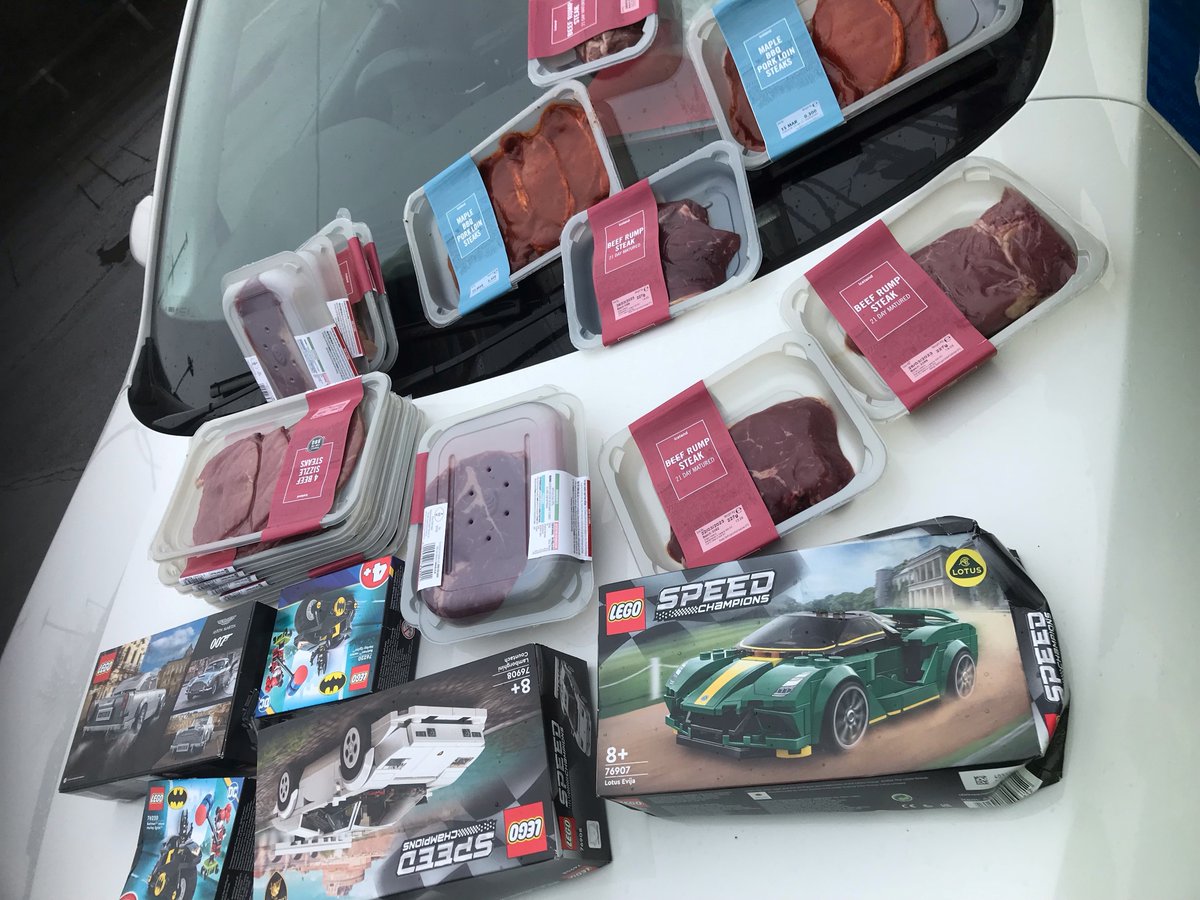 gmptraffic's tweet photo. Male wanted for 6 months on a prison recall was spotted by an RPU officer in Salford this afternoon. This criminal had the audacity to make the RPU cop get out of his 4x4 and chase him on foot. When detained this he found to have a large quantity of stolen property in his coat. https://t.co/6ZmWD55xgJ