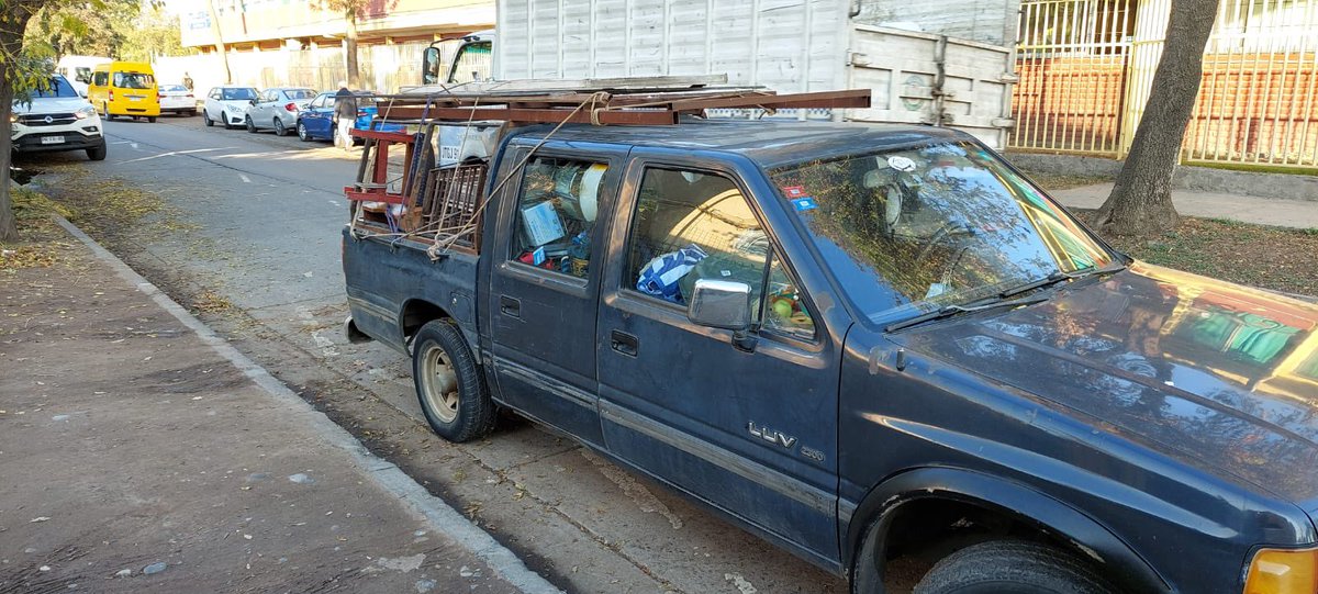 t_espindolaolea's tweet photo. Ayer 08/03/23 a las 15:35 hrs robaron la camioneta a mi papá, Chevrolet Luv patente DA1653, en Calle Luciano Ortiz con Santa Anselma Paradero 22 1/2 Gran Avenida, La Cisterna.
Se dió aviso a carabineros y tenemos las imágenes del robo.
@Carabdechile #LaCisterna @Muni_LaCisterna https://t.co/VGk5ZM750r