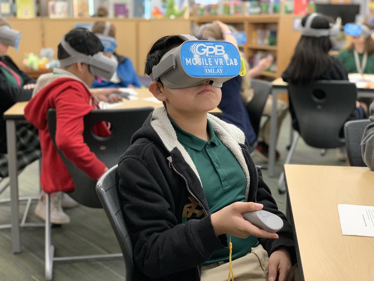 Touring the #SolarSystem with @SCCPSS Hesse Grizzlies today! @Drash_VR #TitansOfSpace is a HUGE winner with #6thGrade #earthscience students! 🤩 #VR #VRinEdu