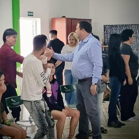 Weretilneck's tweet photo. En Catriel acompañando a Carlos Johnston candidato a intendente de Juntos para las próximas elecciones del 16 de abril. Estamos convencidos que una provincia tan diversa como Río Negro merece tener un proyecto político con el mayor consenso posible. #JuntosAca✅ https://t.co/sjS0JFbDJ5