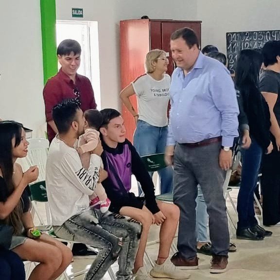 Weretilneck's tweet photo. En Catriel acompañando a Carlos Johnston candidato a intendente de Juntos para las próximas elecciones del 16 de abril. Estamos convencidos que una provincia tan diversa como Río Negro merece tener un proyecto político con el mayor consenso posible. #JuntosAca✅ https://t.co/sjS0JFbDJ5