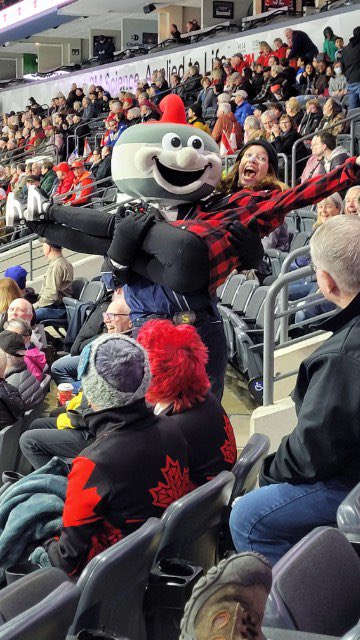 cbccolleenjones's tweet image. Slider deadlifted me-that's not easy!
We make a good cheerleading team!
#cbccurl