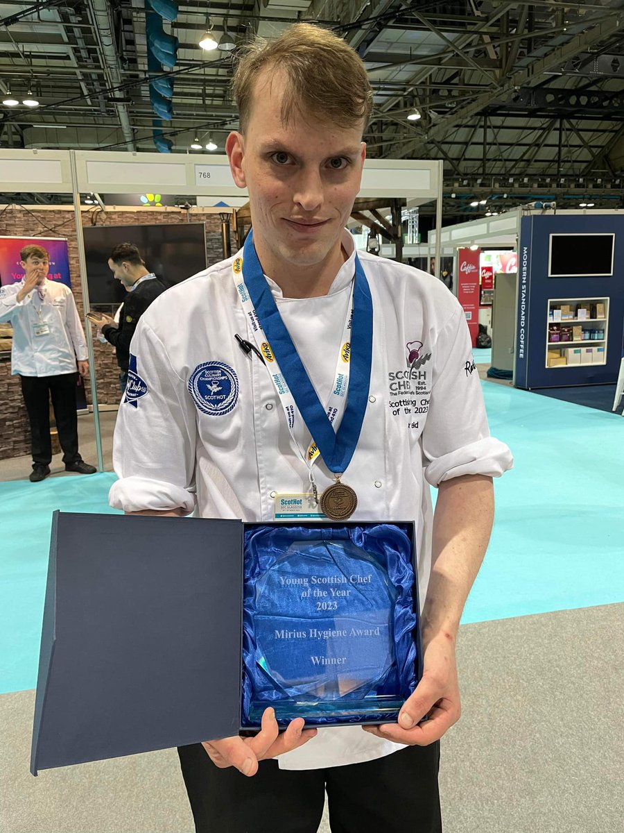 uhinwh_sty's tweet photo. 1/2 Congratulations to our Professional Cookery student Alex Reid on winning Bronze at Young Scottish Chef of the year!
βRead the full story - https://t.co/lwa8UPxeTF
#ThinkUHI #uhiouterhebrides @ScotHot #YoungScottishChefoftheYear #OuterHebrides #ScottishChef https://t.co/321suivm8V