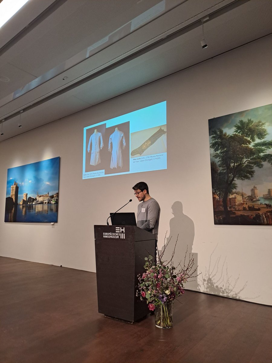 This afternoon at "Interwoven Societies" <a href="/EuroWeb4/">EuroWeb</a> with insights into tastes of consumers &amp; textile wages. Now with Luis Ferreira &amp; clothing of workers of Portuguese Misericórdias. 🤩🧶
More on consumption in tomorrow's morning session! Join via <a href="/hansemuseum_eu/">Europäisches Hansemuseum</a> YouTube!