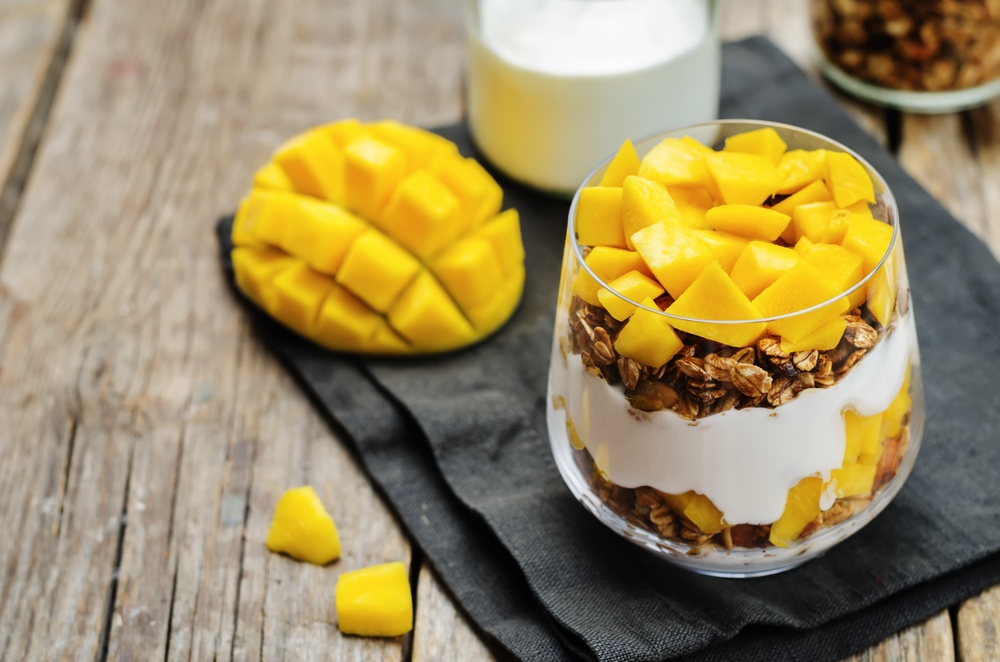 HUSKYHealthCT's tweet photo. A yogurt parfait is a healthy, refreshing snack that is easy to make at home. Check out our HUSKY Health Fat Attack™ program video to learn a simple recipe and its health benefits: https://t.co/vqFxWjrWrV #Recipe #FatAttack #HUSKYHealth https://t.co/4IHnVUJ2T9