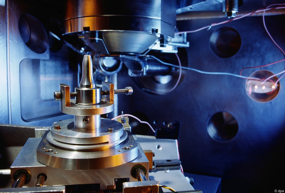 On this day in 1933, German electrical engineer and physicist Ernst Ruska developed the electron microscope, which allowed scientists to see objects too small to be viewed with a light microscope. In 1986, he went on to receive the Nobel Prize in Physics for his work. #onthisday