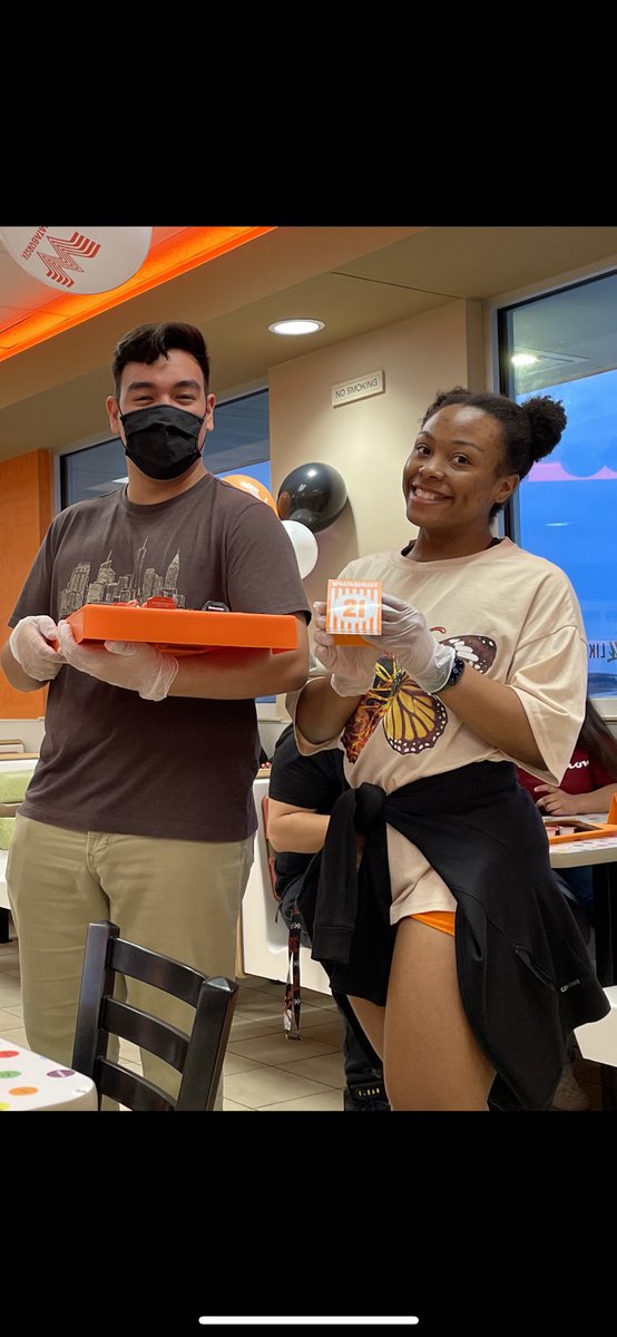 JKyle_18's tweet photo. Thank you to everyone who came out to support @Elgin2023 seniors at @Whataburger for What-A-Night! 
We had a great turnout!! 🍔🥤@ELGINISD_EHS @EHS_princ https://t.co/ZcWSiY55xV