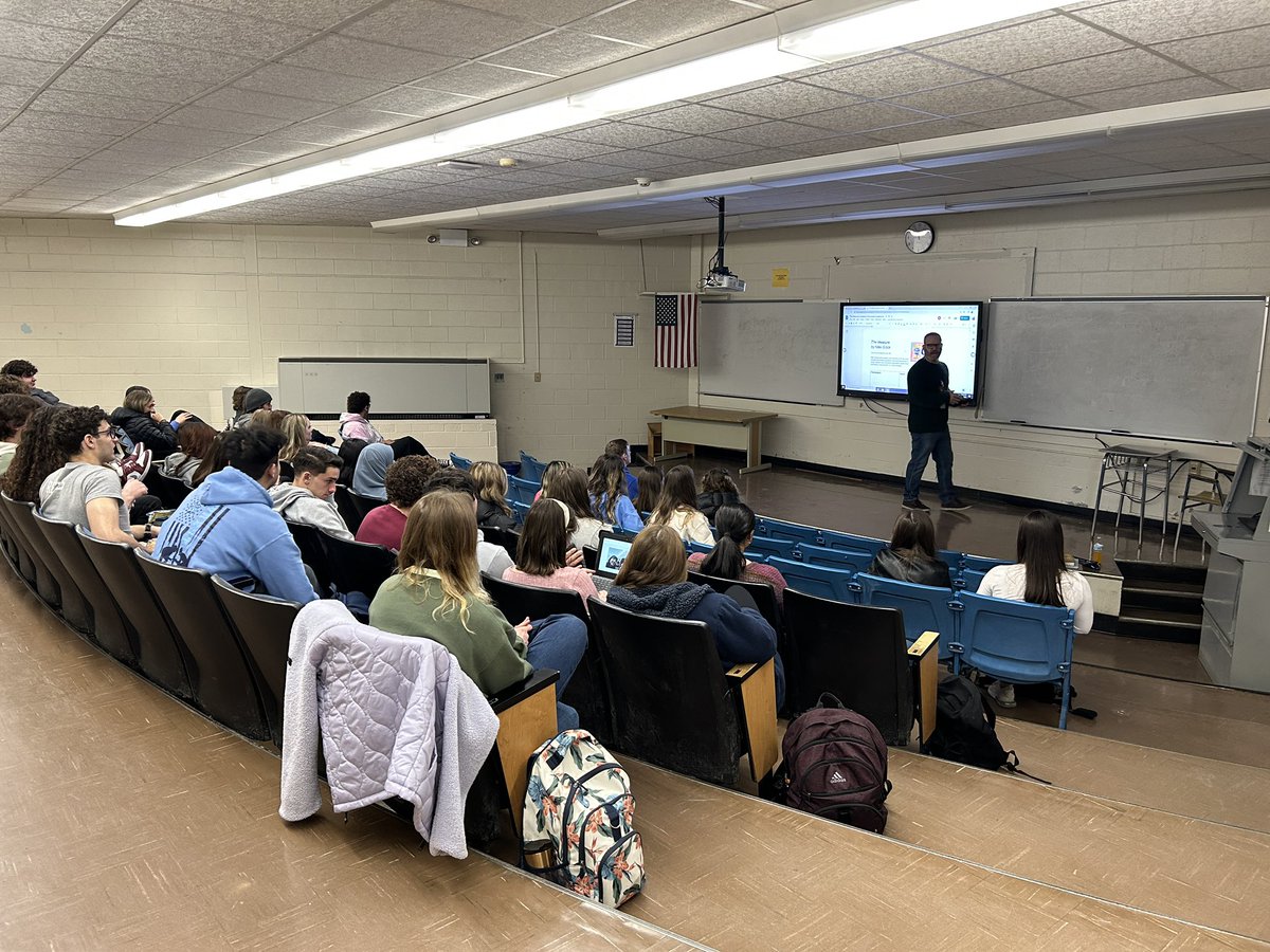 How do you measure your life? DCC Psychology & DCC Social Problems classes coming together @johnjayseniorhs to discuss the implications presented in “The Measure” by @nikkierlick Great discussion & read! 10/10 would recommend! @WCSDEmpowers @ASchout10 @LibraryKetcham #wcsdlibs