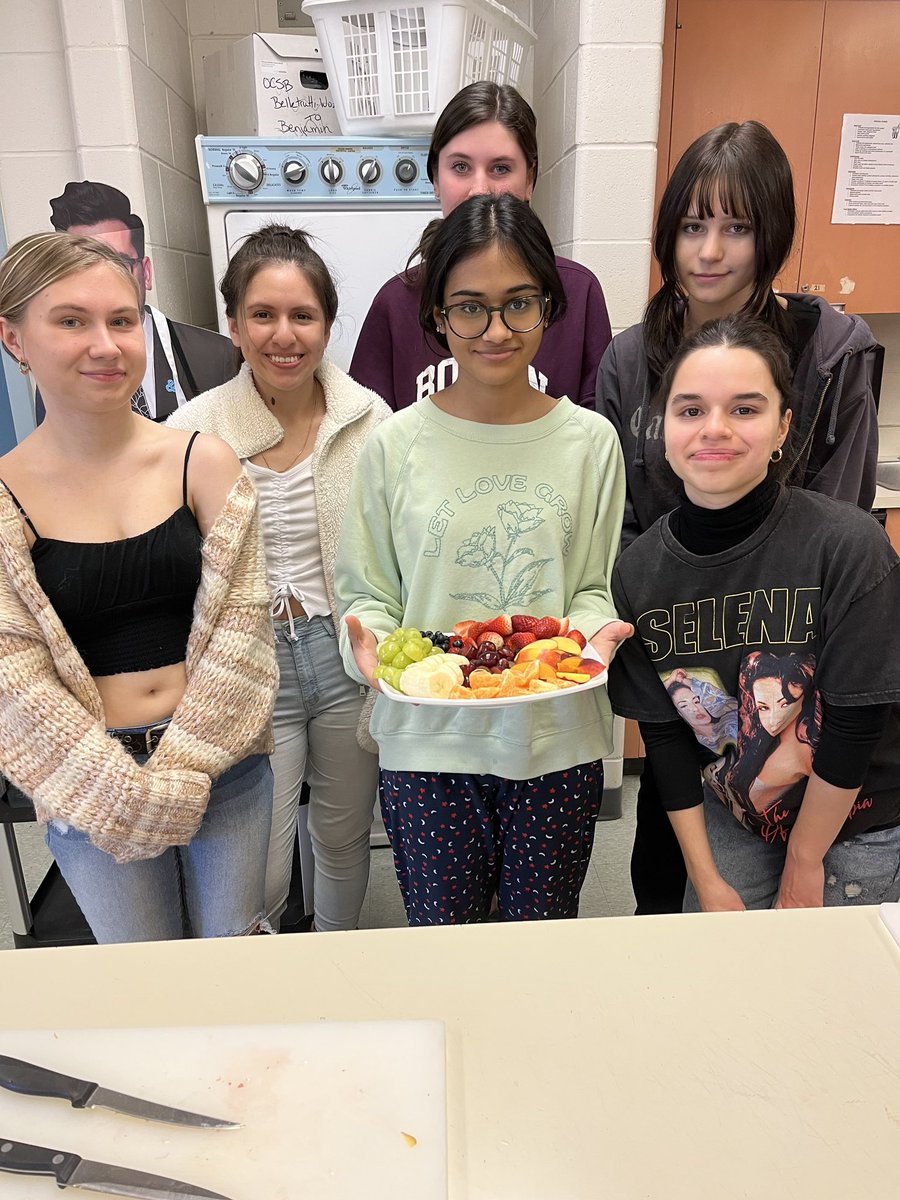 HolyTrinityOCSB's tweet photo. In keeping with our St. Patrick’s spirit day, nutrition students ate a “rainbow of nutrients” today!  Students selected a rainbow of food colours, prepared a snack plate, and researched the associated macronutrients and micronutrients. #ocsb #ocsbtech 🌈 ☘️ https://t.co/SEzTOPYb7D