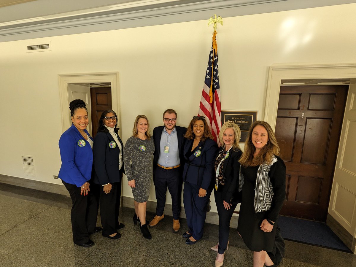 Ohiochc's tweet image. Thank you Chris for a wonderful meeting. We appreciate your support and your Cincinnati ❤️