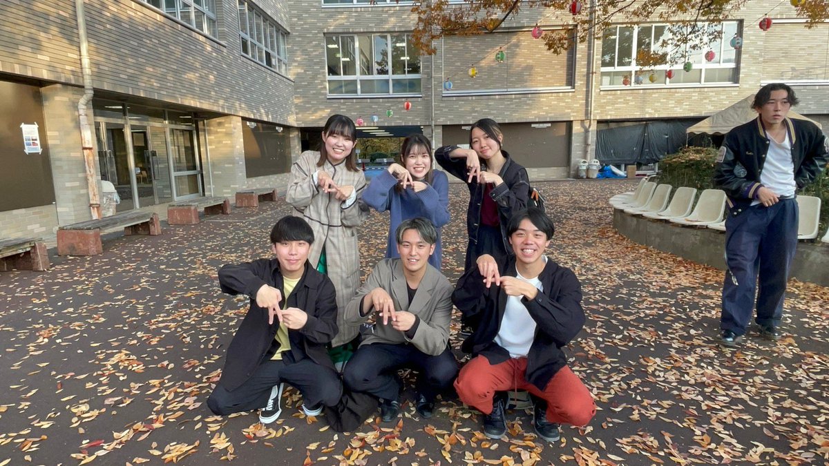 yukattpi8211's tweet photo. 「後輩をEmohillに沼らせたい」っていう身勝手な理由で組んだバンドだったけど、気づいたら私が誰よりもこのバンドに沼ってました。
一年という短い間だったけど喜怒哀楽を共にしてくれて、笑顔や元気をくれてありがとう。
またいつか、6人で会場湧かせよう！！！ https://t.co/7nuqmRTCDR