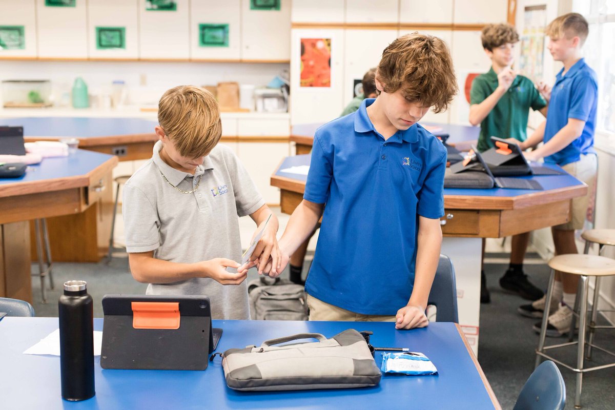 UnityDelray's tweet image. 7th graders are studying the integumentary system and they had the sensitivity skin lab. They wrote hypotheses and tested the skin in different body parts to determine where they had the most sensitivity.

#ScienceLab #SensitivityTest #MiddleSchool #UnitySchool #DelrayBeach