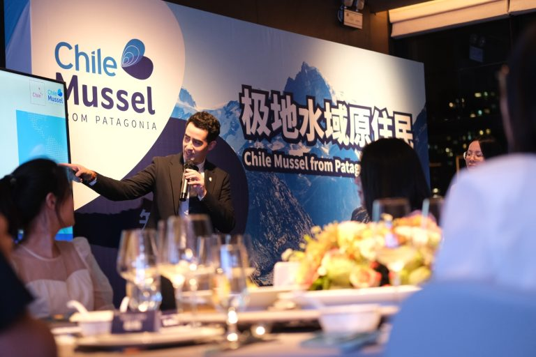 AQUASocial's tweet photo. 🌊Chile Mussel ya está operando en China y busca posicionar la imagen del mejillón chileno
👉https://t.co/JAxsbV54mD https://t.co/NHDnxk1O34