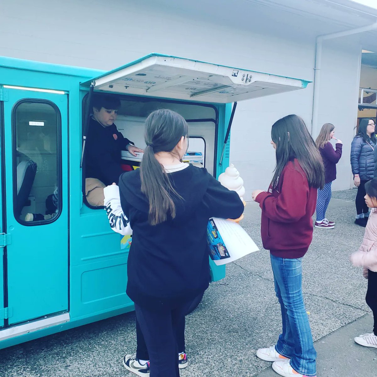 Marysville Middle School you are amazing as always. We had a great time serving you and your students last night. Thanks so much for inviting us back to serve ice cream to your families.  Marysville Middle School #marysvillewa #marysvillewashington