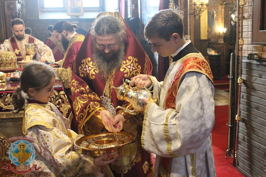 _smert_miru_'s tweet photo. altar servers in bulgaria, 2022

women can serve in the church sharing a full equality of the burden. https://t.co/bzHkAtrDh4