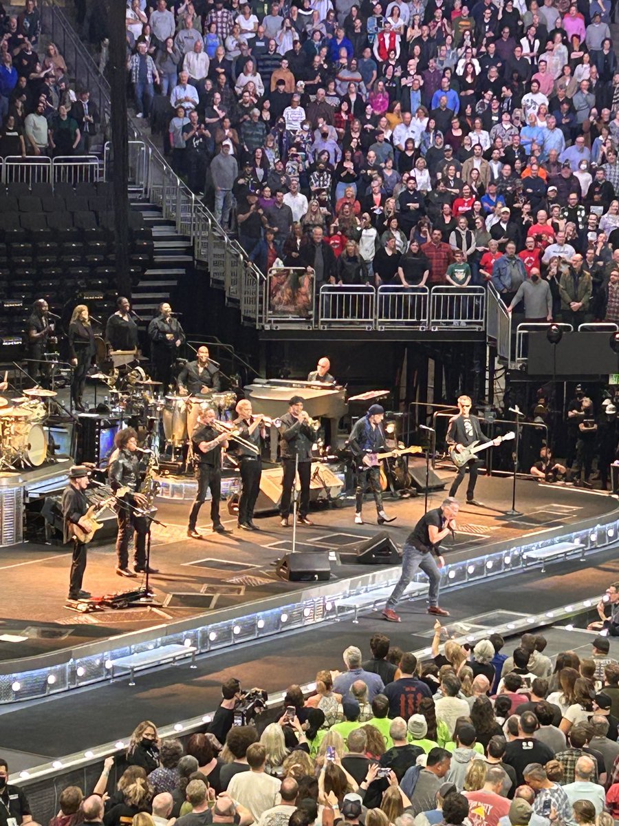 Thank you for a Great Milwaukee show!  Rock on in Columbus.
⁦<a href="/StevieVanZandt/">🇺🇸🇮🇱🇺🇦🕉Stevie Van Zandt☮️💙</a>⁩   ⁦<a href="/nilslofgren/">Nils Lofgren</a>⁩   ⁦<a href="/springsteen/">Bruce Springsteen</a>⁩