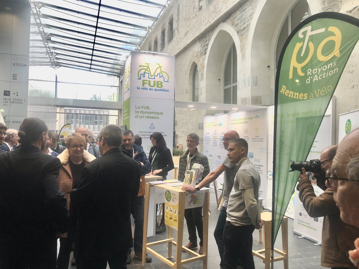 Rayons_Action's tweet photo. Arrivée de @nathalieappere, maire de #rennes et présidente de @metropolerennes, au #congresfub2023 l’occasion pour nous de re-discuter de nos actions en faveur des mobilités douces #velo et #marche au sein de la métropole rennaise. https://t.co/H21hK7guE9